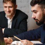 Программист без клавиатуры: что такое вайбкодинг и чем он может быть опасен